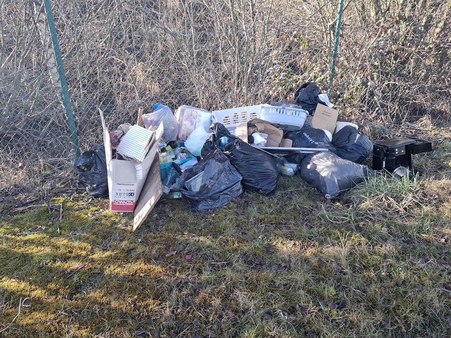 Déchets dans la nature à Baudour - AnimalWeb Belgique