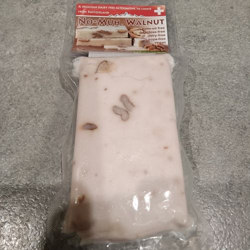 Fromage végétal NoMoo aux noix de la marque Vegusto Fromage végétal NoMoo aux noix de la marque Vegusto