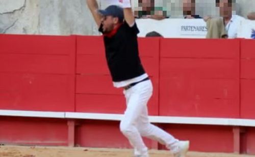 Jeremstar dans l'arène de Nîmes - Fuck la Corrida